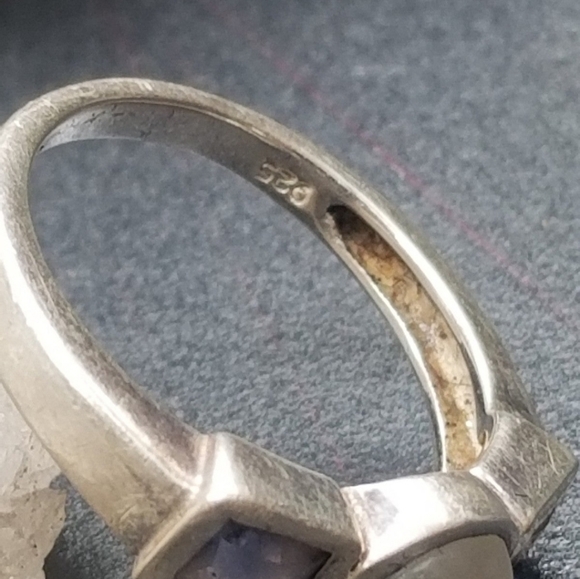 Mother of Pearl and Sterling Silver Ring - Picture 2 of 5